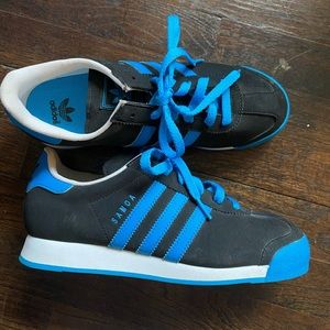Black & blue Adidas Samoas (women‘s 7.5/men‘s 6.5)